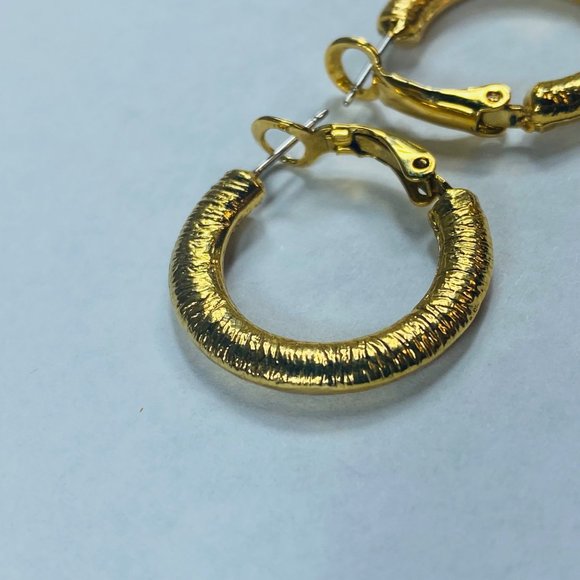 Hoop Earrings Gold Tone Round Womens Textured Omega Backs Shiny Fashion Style - Picture 15 of 16